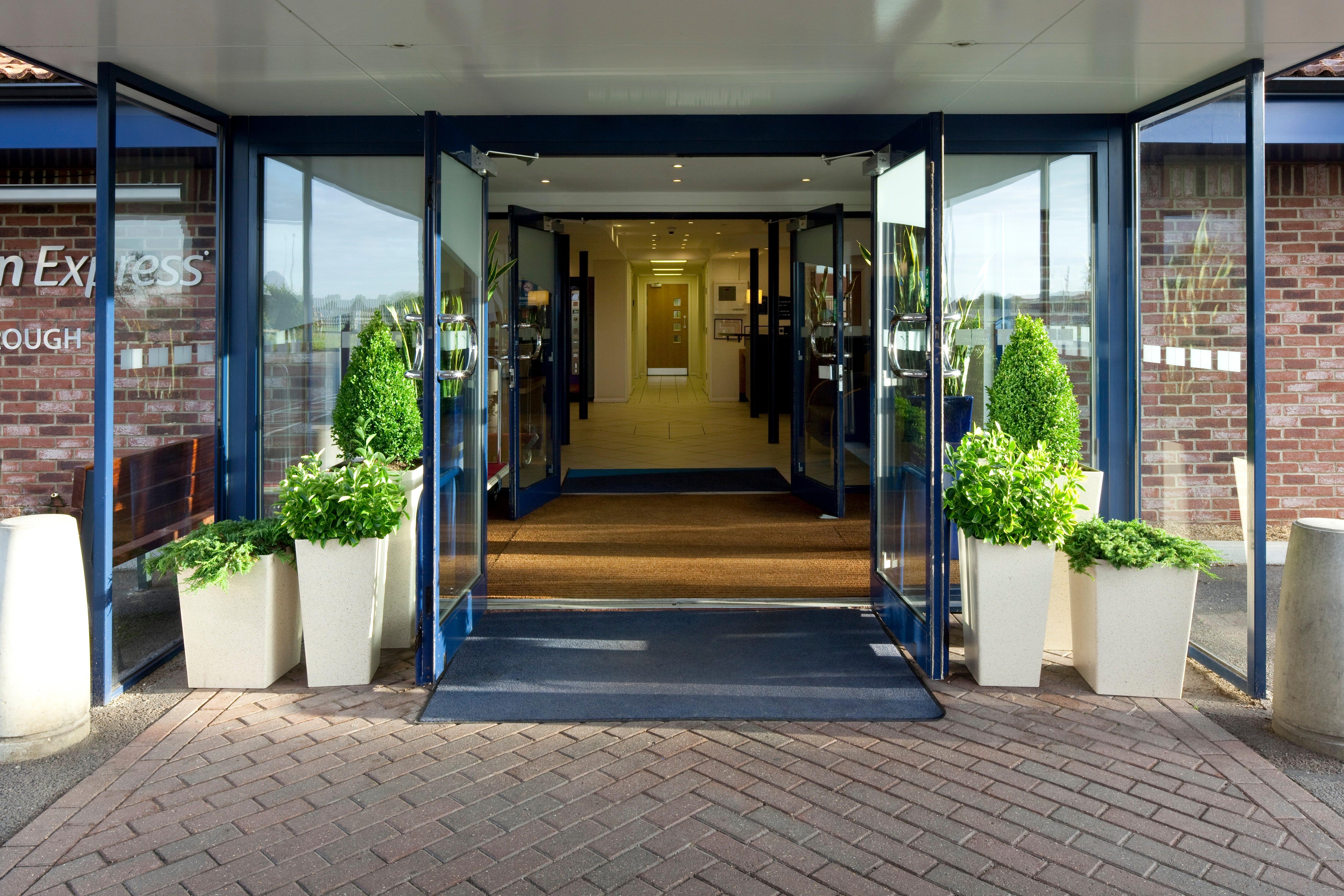 Holiday Inn Express Peterborough By Ihg Extérieur photo