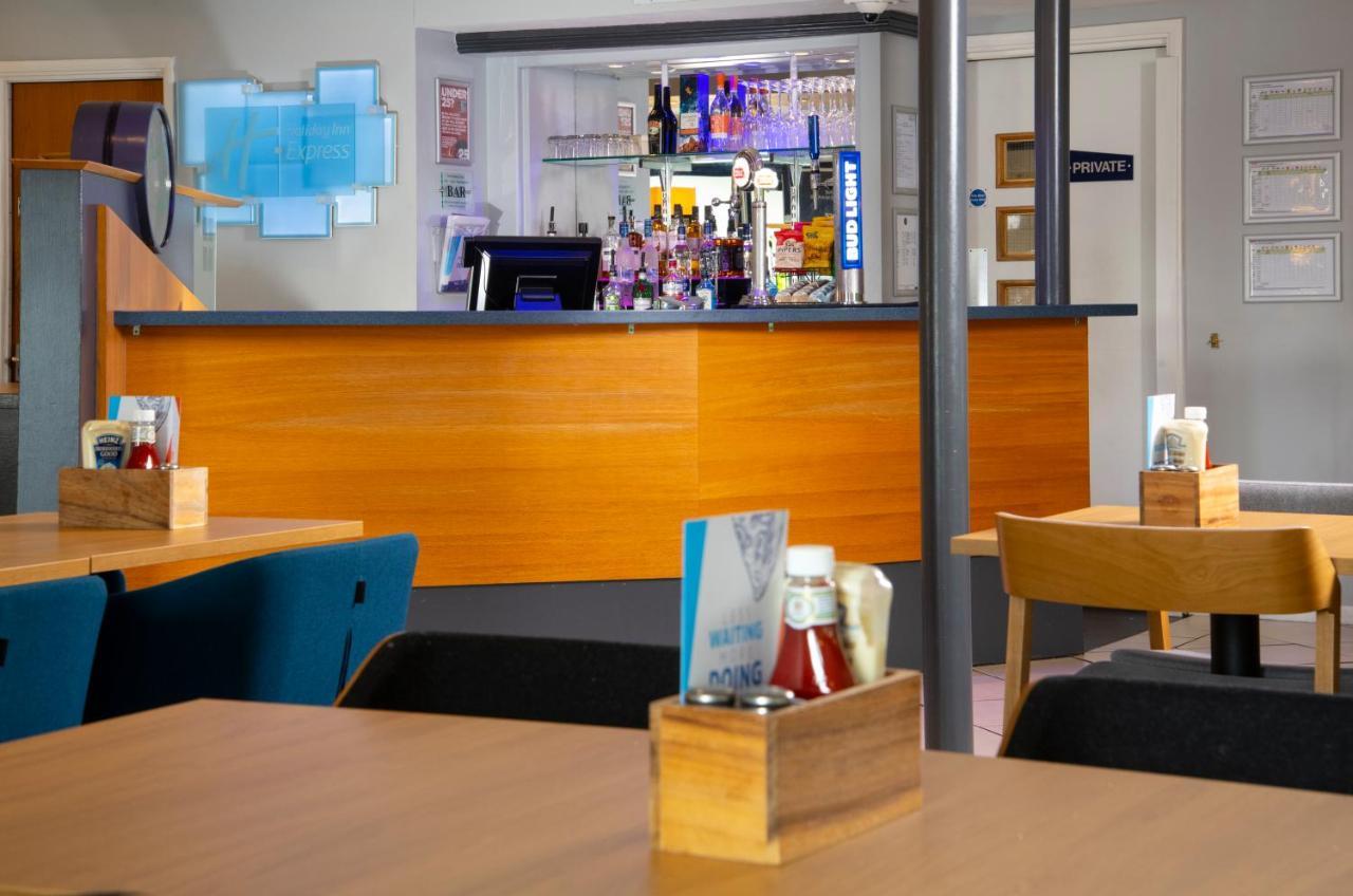 Holiday Inn Express Peterborough By Ihg Extérieur photo