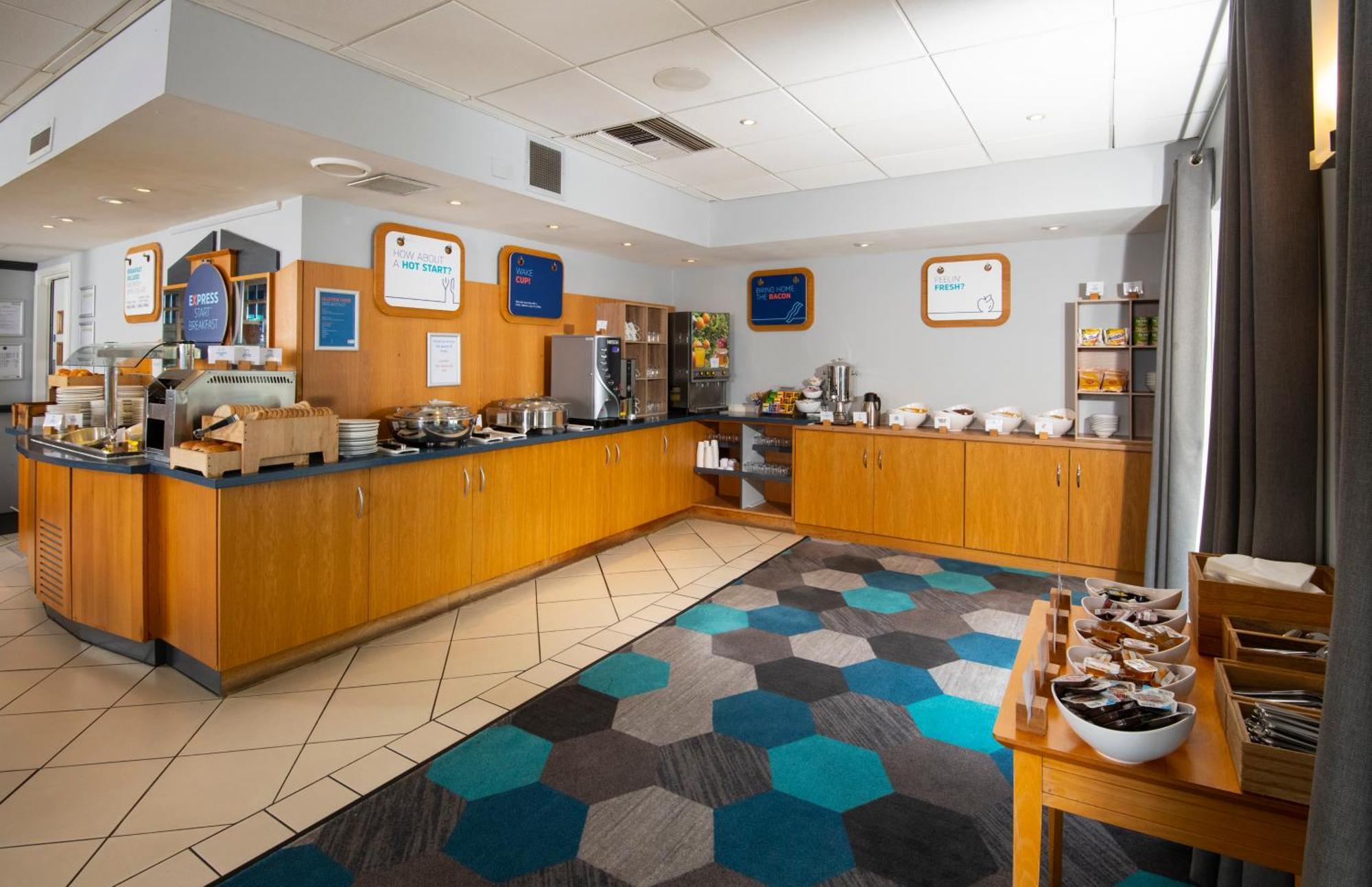 Holiday Inn Express Peterborough By Ihg Extérieur photo