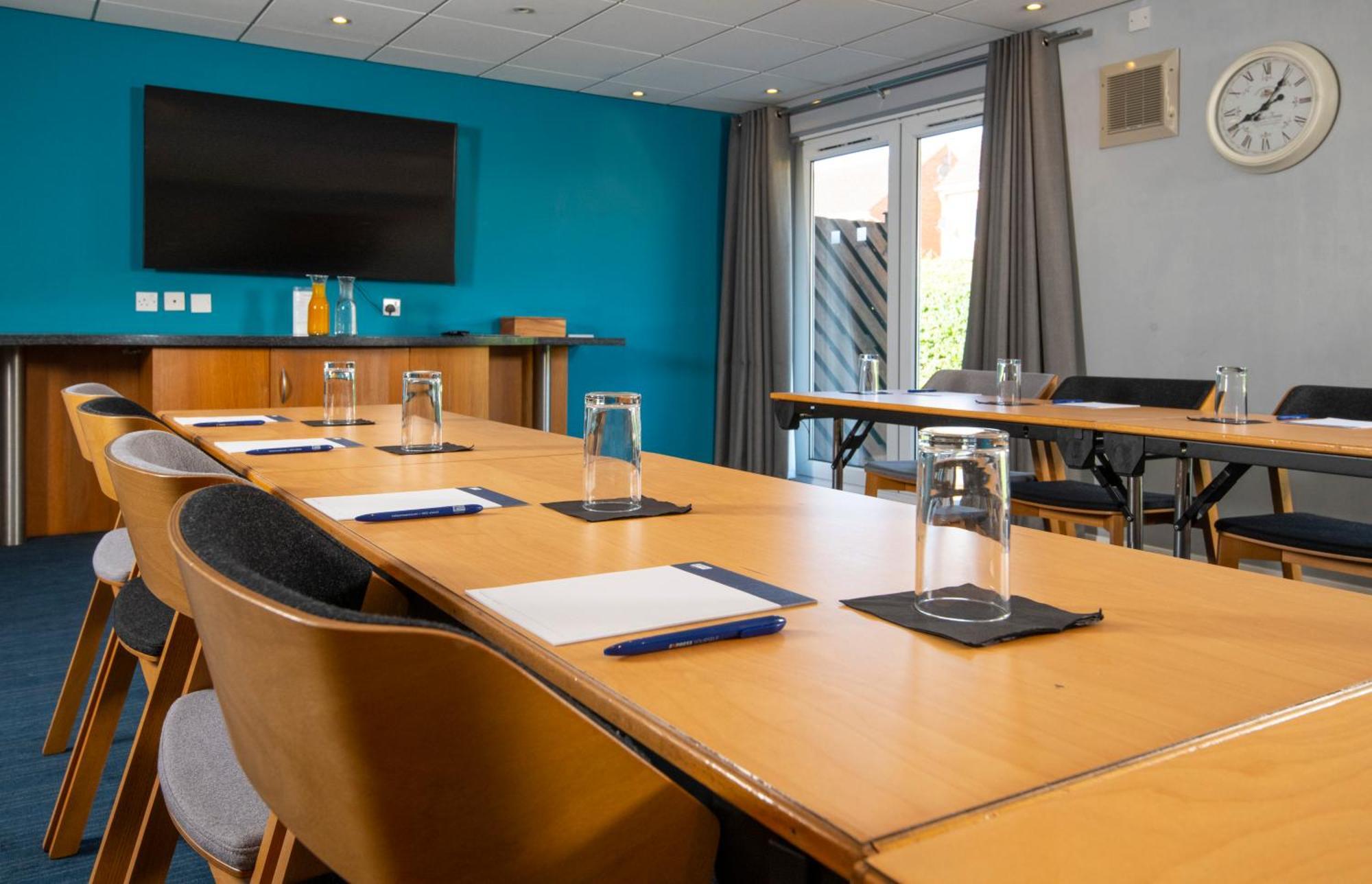 Holiday Inn Express Peterborough By Ihg Extérieur photo