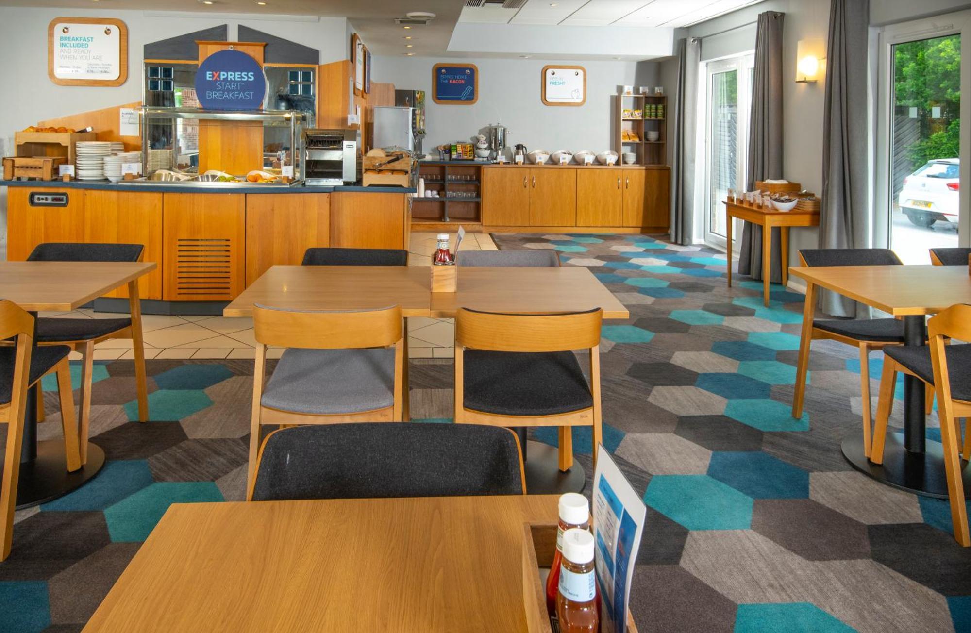 Holiday Inn Express Peterborough By Ihg Extérieur photo