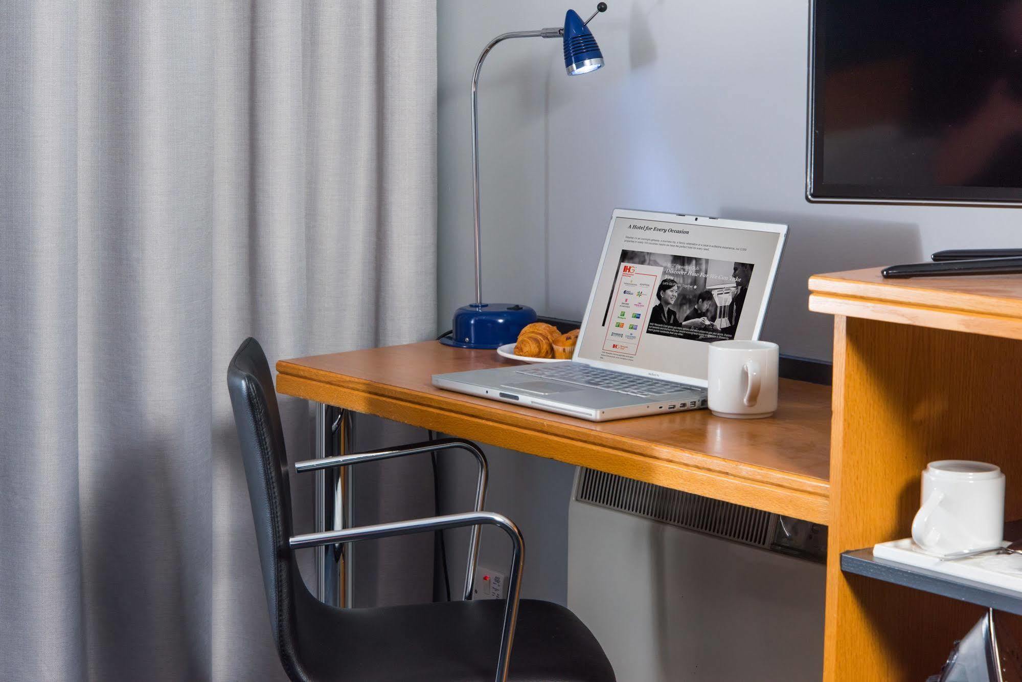 Holiday Inn Express Peterborough By Ihg Extérieur photo